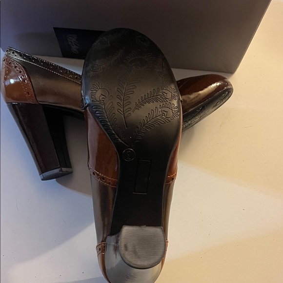 Moschino Women’s sz9 Two-Tone Brown and Black High Heels - Picture 4 of 5